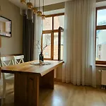 Silversmith's In Old Apartman