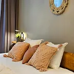 Silversmith's In Old Apartman