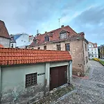 Silversmith's In Old Apartman