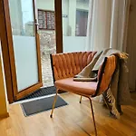 Silversmith's In Old Apartman *