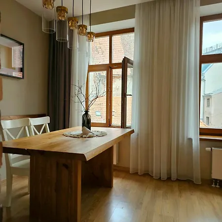 Silversmith's In Old Appartement