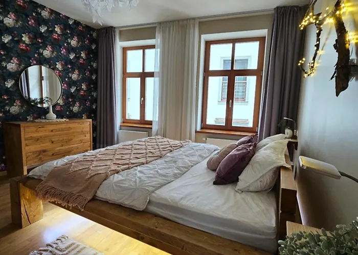 Silversmith's In Old Appartement