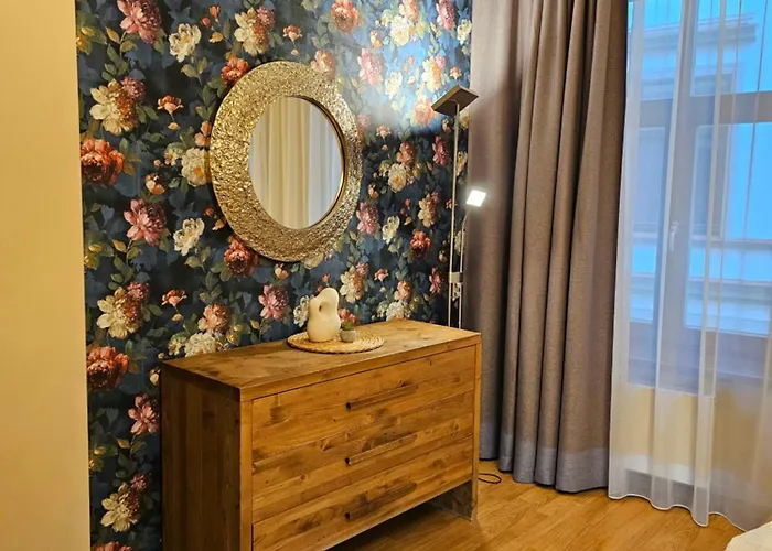 Silversmith's In Old Appartement